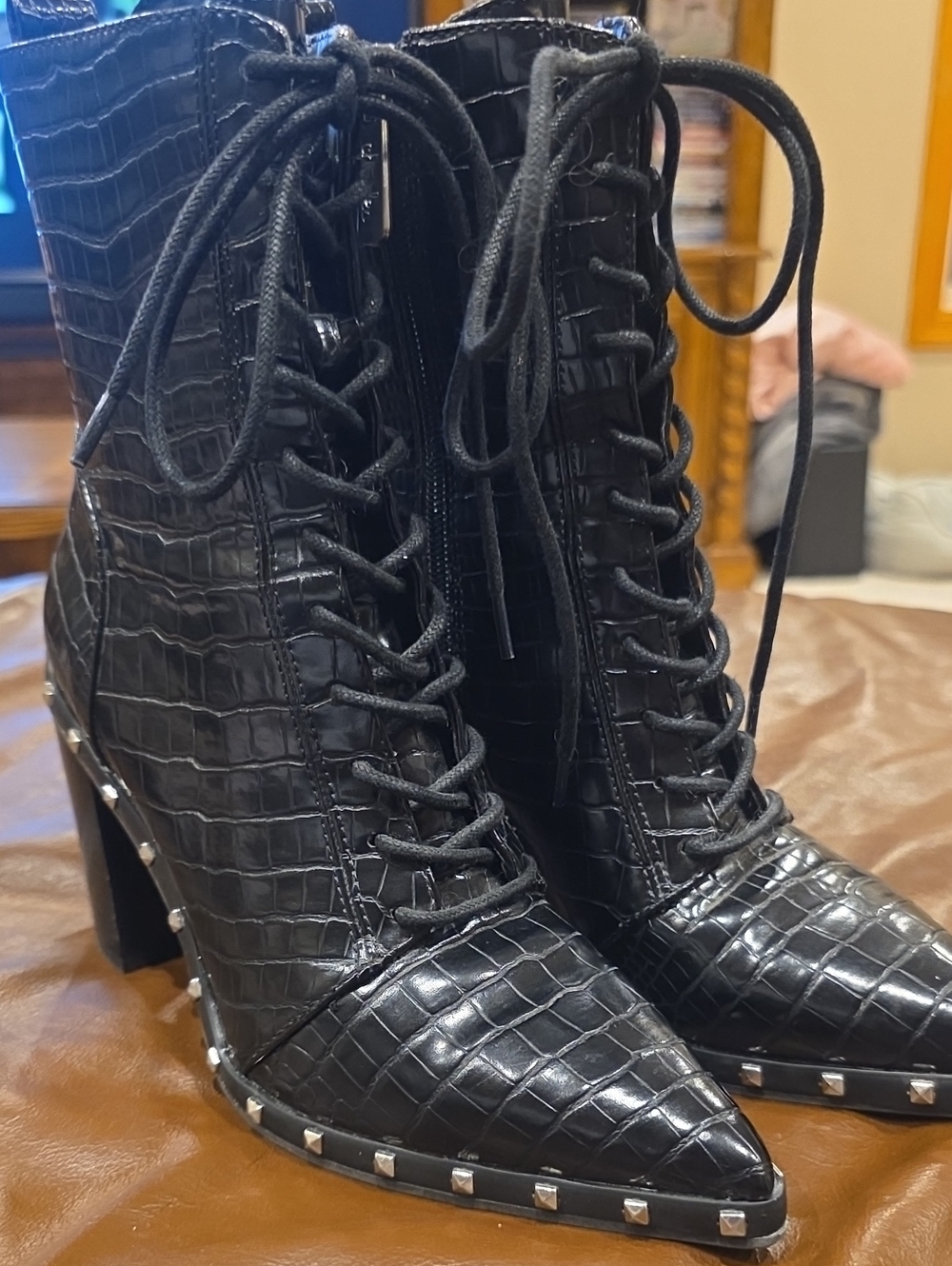 Charles David Black Duffy Croc-Embossed Lace-Up Block Heel Boots Sz 6